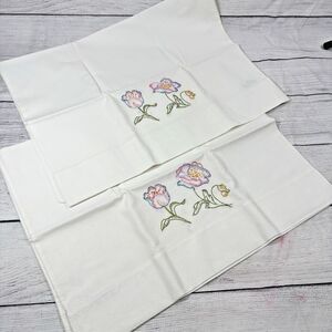 VTG Hand Embroidered Pillowcases (2) Floral Queen 20x30 Single Harmony House
